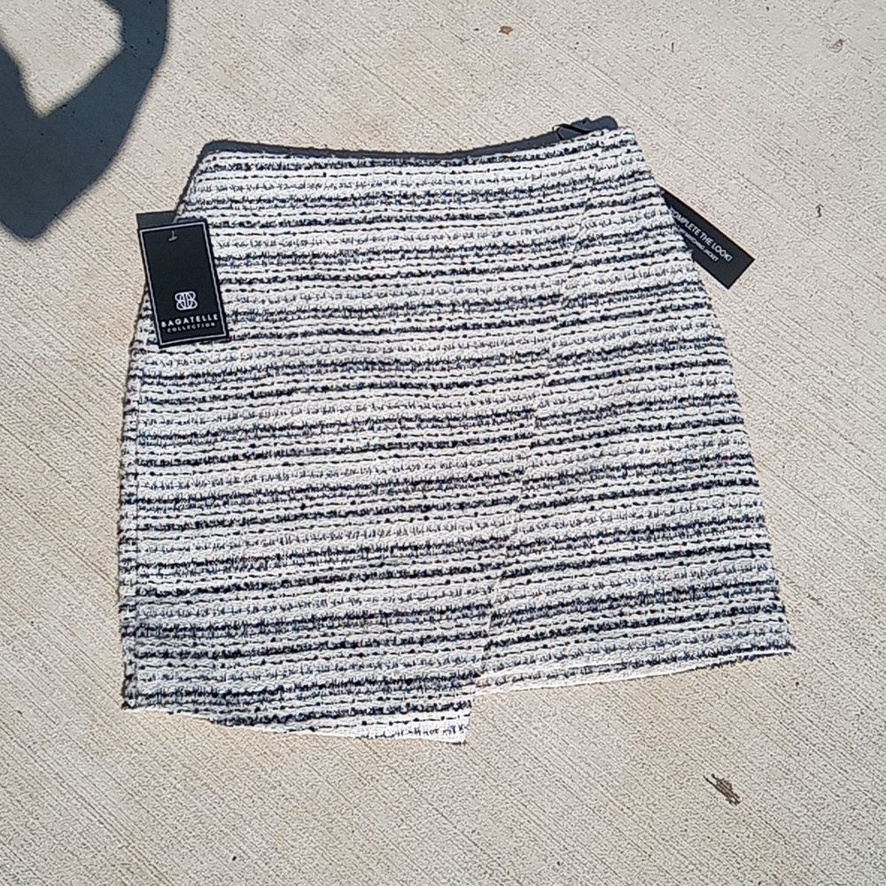 Nwt Tweed with metallic thread skirt